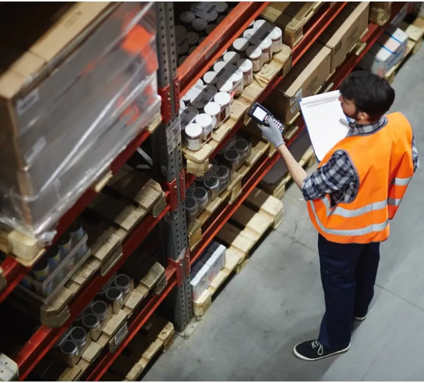 Pick Packer Scanning items on shelf